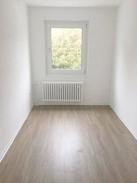 So schön: renovierte 3-Raum-Wohnung in frisch modernisiertem Haus, 45239 Essen (Bredeney Fischlaken Heidhausen Schuir Werden)