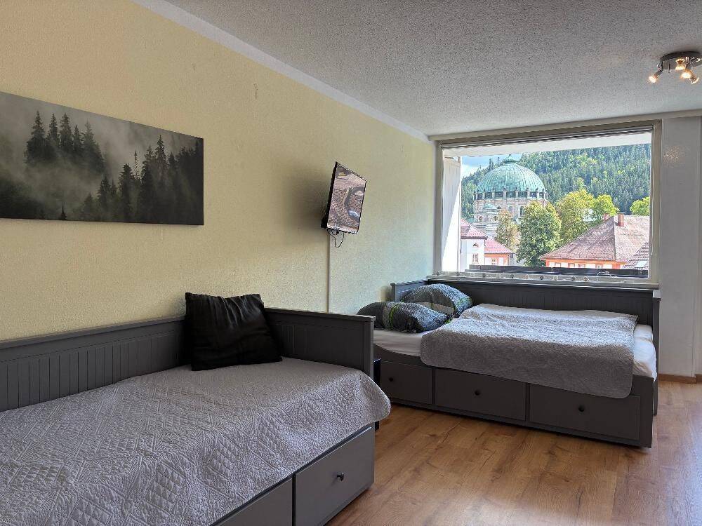 Wohnen mit Domkulisse – vollständig renoviertes und möbliertes Appartement mit Südost-Balkon, 79837 St. Blasien (Sankt Blasien)