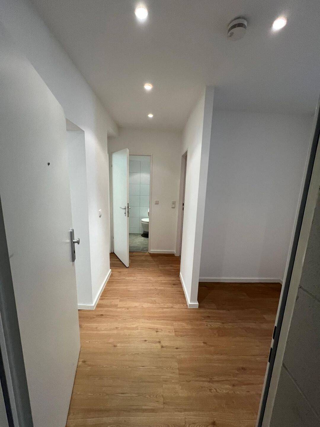Renovierte 3-Zimmer-Wohnung mit großem Balkon in Eschborn – sofort bezugsfertig, 65760 Eschborn