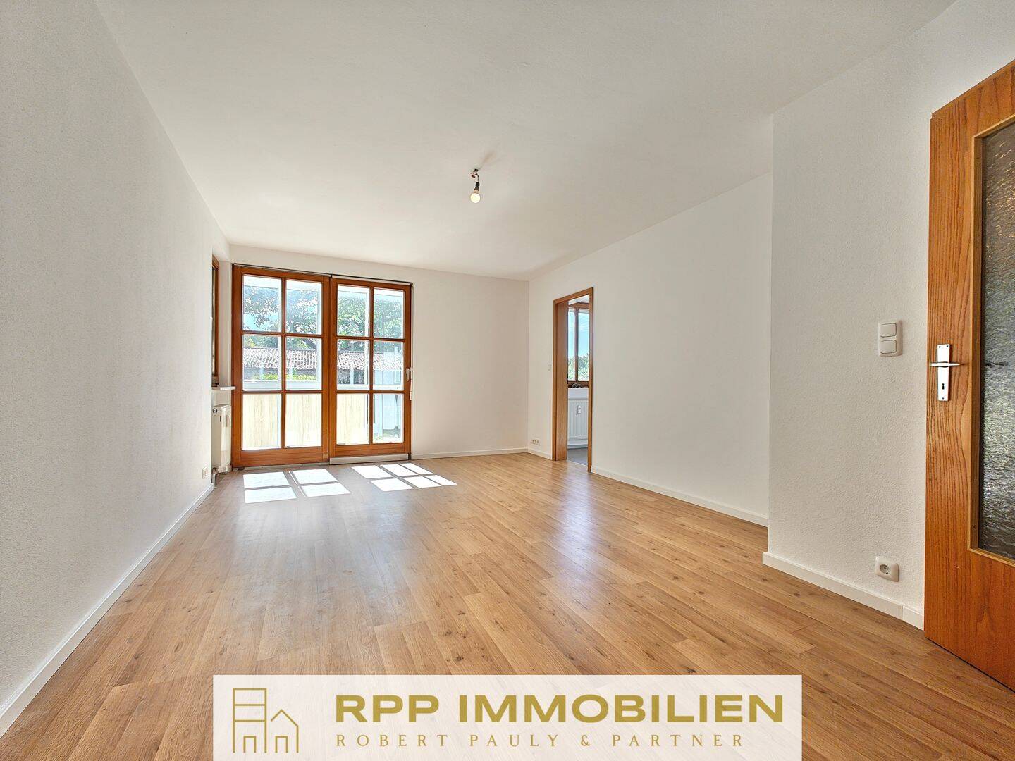 Ein Zuhause zum Wohlfühlen – hell, gemütlich und mit Wintergarten, 85764 Oberschleißheim