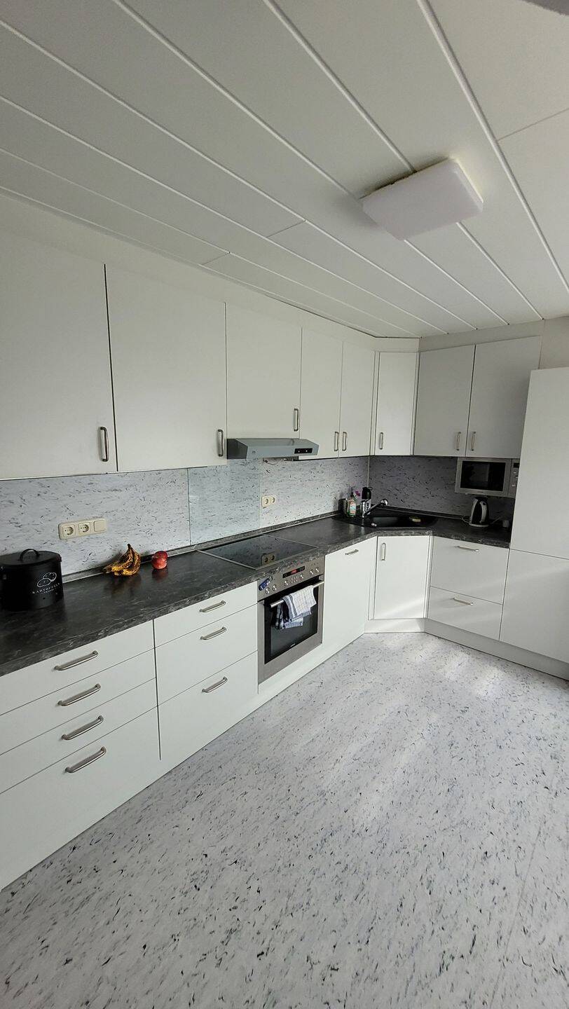 Großzügige 5-Zimmer-Wohnung mit Balkon und großer Einbauküche in Nürnberg-Altkatzwang, 90455 Nürnberg