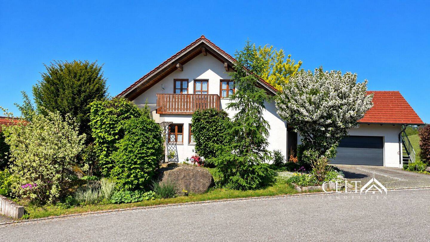 Großzügiges Wohnen mit Weitblick – Wellnessbereich, Doppelgarage & viel Platz für Familie und Beruf, 94362 Neukirchen