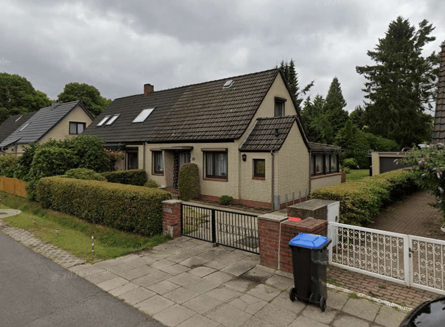 ?Sanierungsbedürftige Doppelhaushälfte auf großzügigem Grundstück in Hamburg-Bramfeld, 22175 Hamburg (Wandsbek Bramfeld)