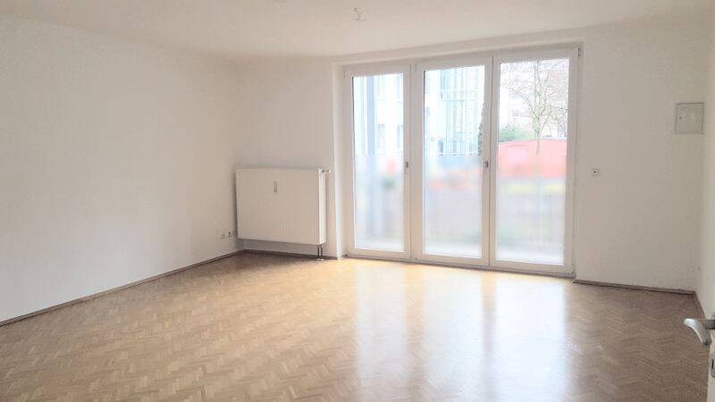 Gepflegte 3-Zimmer-Wohnung mit Balkon in Schwabing-West, 80809 München (Milbertshofen-Am Hart Neuhausen-Nymphenburg Schwabing-West)