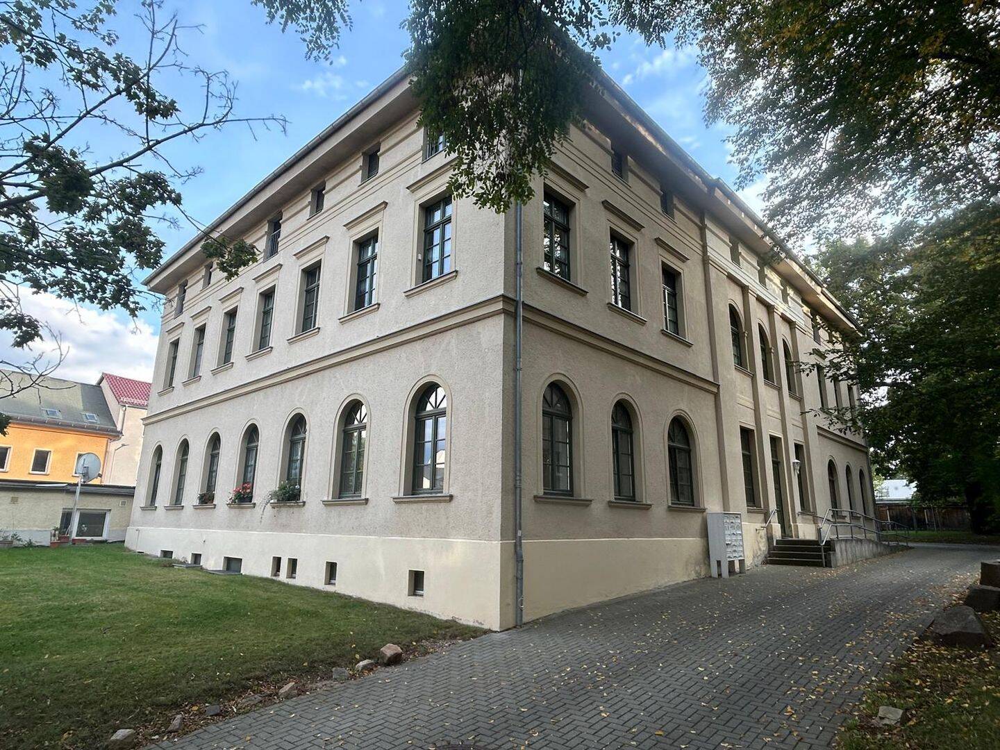 Barrierefreie 1,5-Zimmer-Wohnung mit Aufzug in historischem Gebäude – zentral in Glauchau, 8371 Glauchau