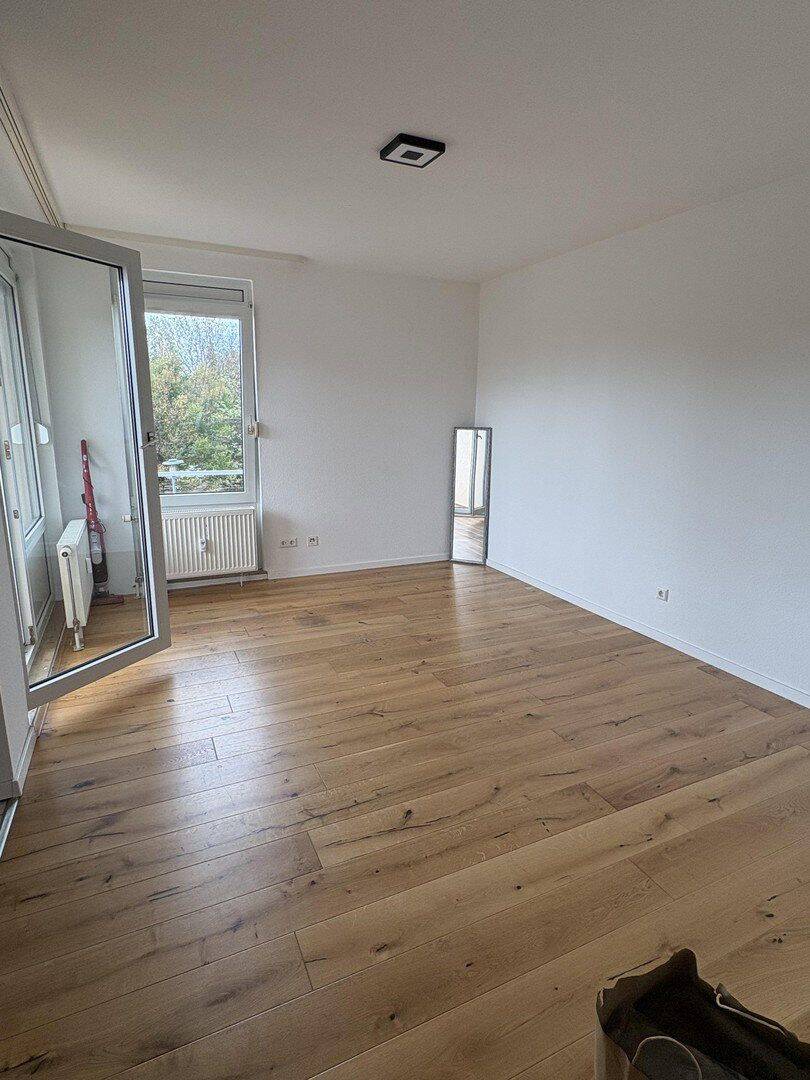 Ideal für Geschäftsleute und Studierende: 1-Zimmer-Wohnung mit Balkon und Tiefgaragenstellplatz, 76139 Karlsruhe (Hagsfeld Rintheim Waldstadt)