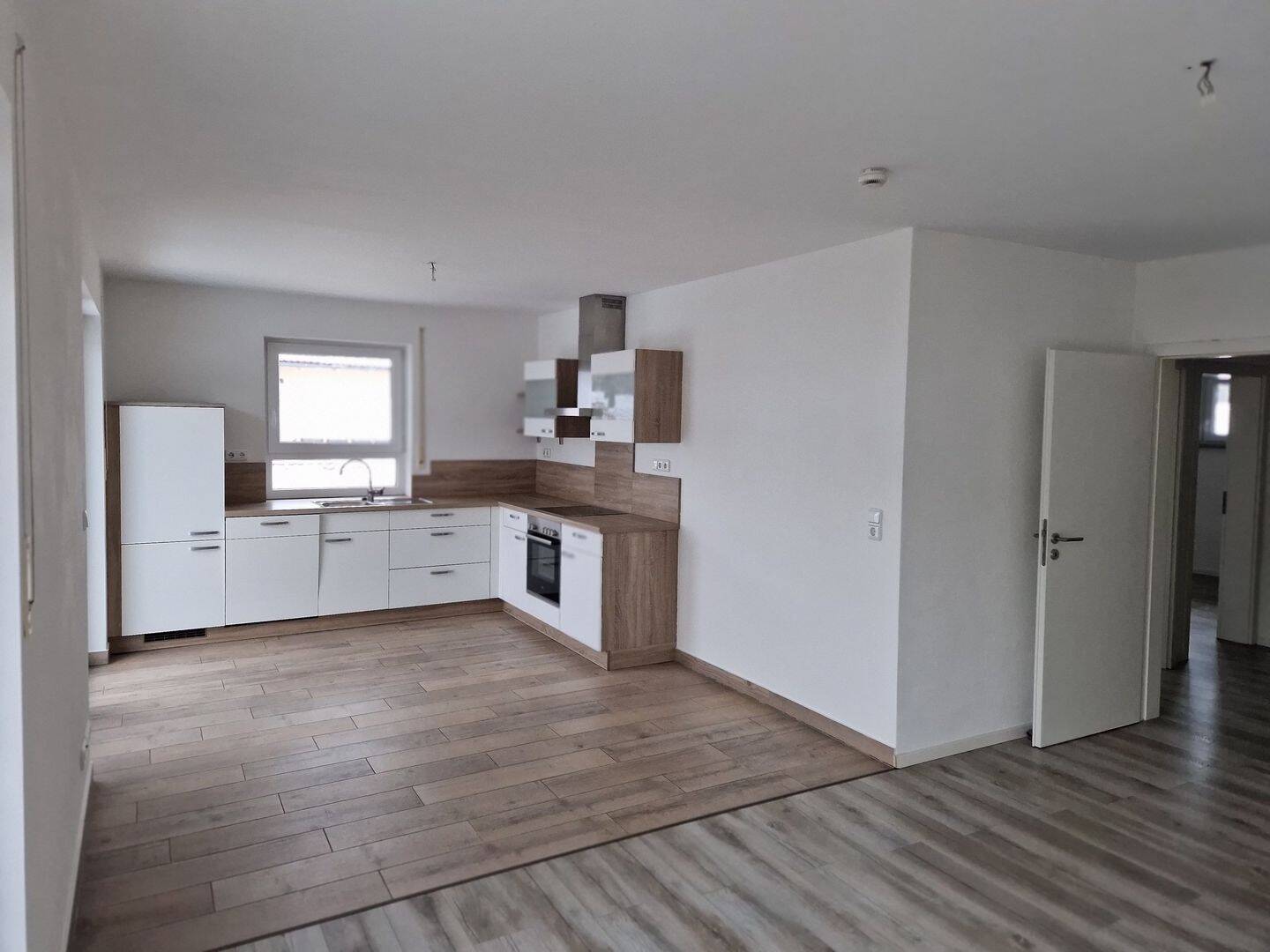 helle 3-Zimmer- Wohnung mit Balkon zu vermieten, 96114 Hirschaid