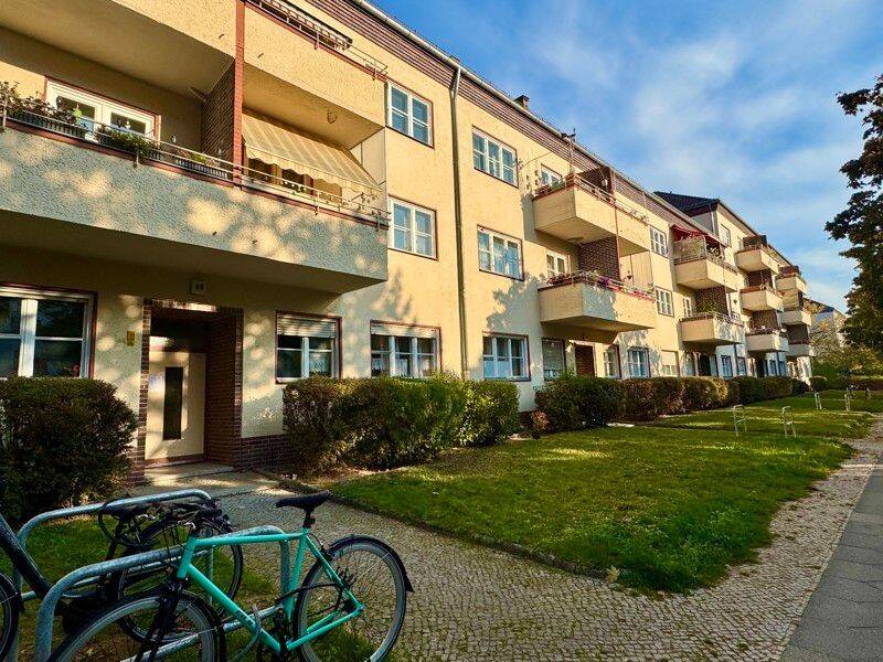 Frisch sanierte 2-Zimmer-Wohnung mit Balkon in ruhiger Lage, 12249 Berlin (Steglitz-Zehlendorf Lankwitz Marienfelde)