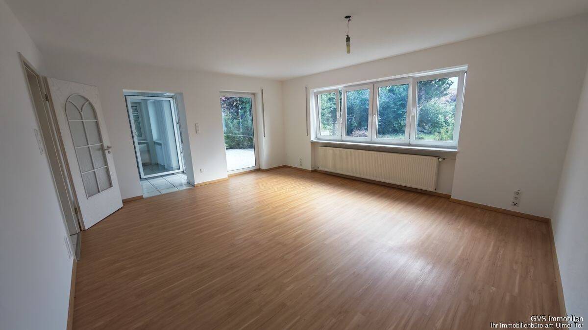 Modern aufgeteilte 2,5-Zimmer-Wohnung mit Terrasse, Garten und Büro/Gästezimmer im Untergeschoss, 88451 Dettingen an der Iller