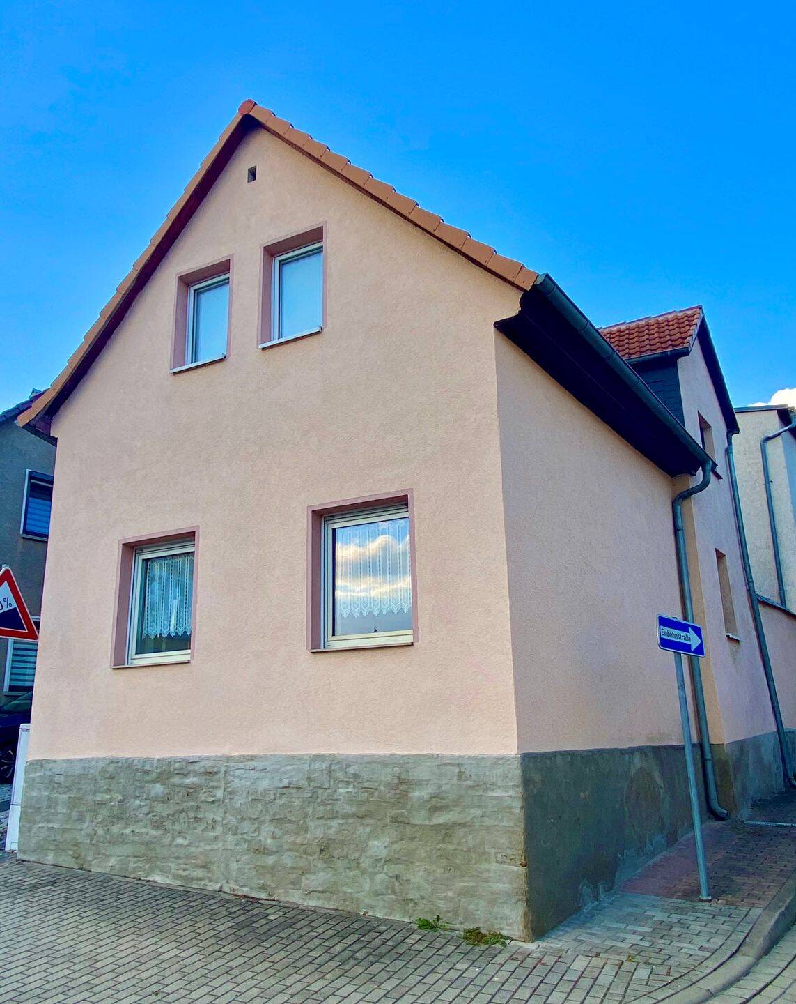 Einfamilienhaus mit historischen Charme in Hettstedt- saniert, gepflegt und mit gemütlichen Innenhof, 6333 Hettstedt