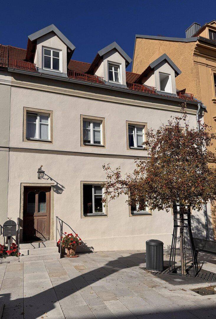 Gemütliche 1,5-Zimmer-Dachgeschosswohnung in Hemau, 93155 Hemau