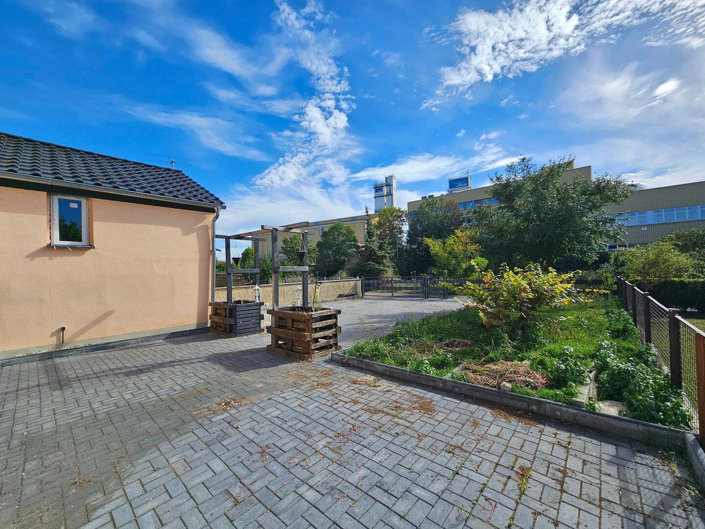 Perfekt für 2 Generationen- Reihenmittelhaus in Leuna zur Miete Sattlerstraße 38, Leuna, 6237 Leuna