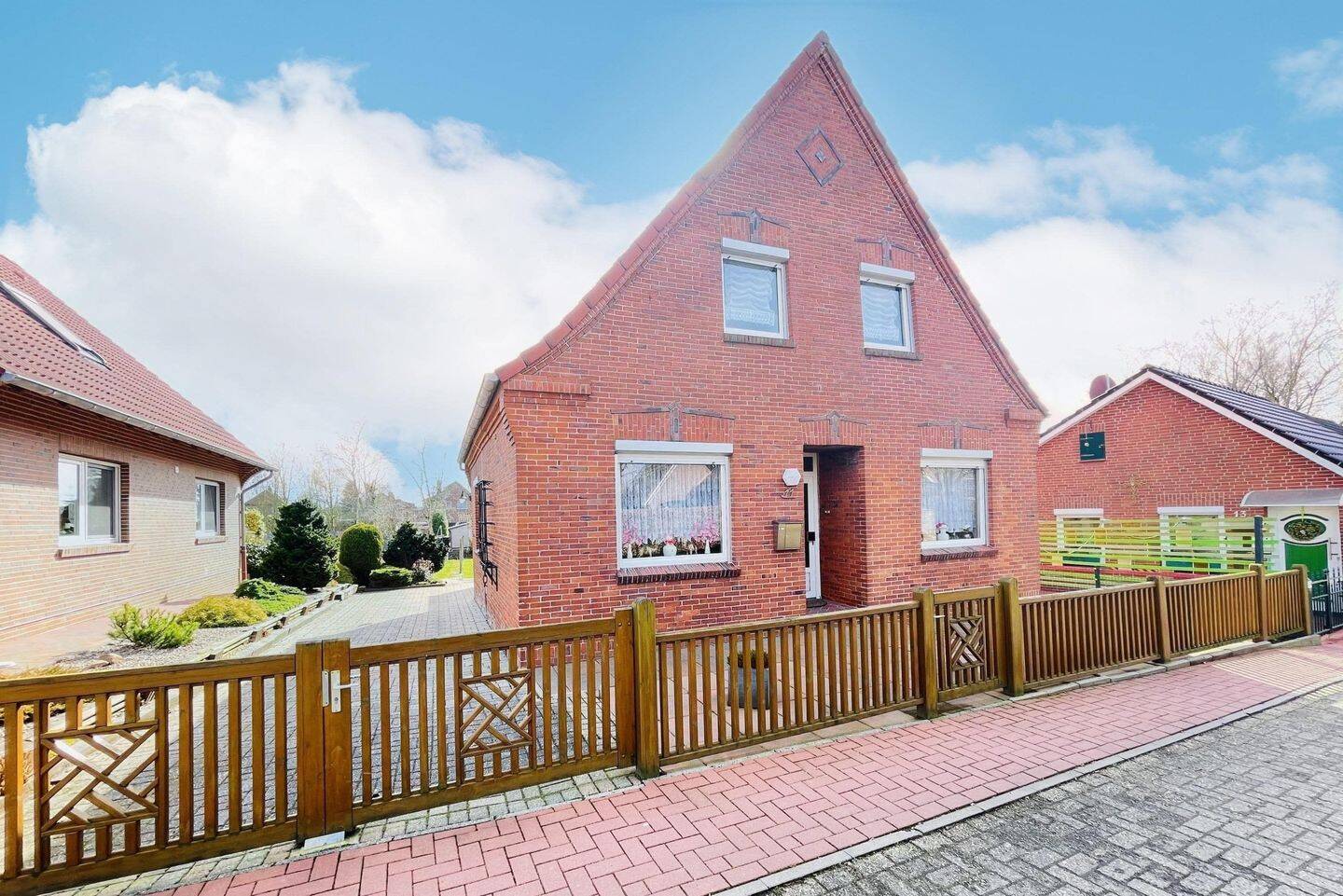 Charmantes Einfamilienhaus mit Ausbaupotenzial, 26759 Hinte