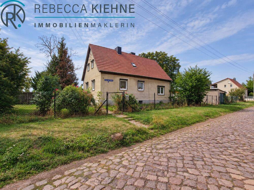 Viel Raum für das Leben – Sanierungsobjekt mit großem Grundstück und Nebengelass, 6193 Petersberg
