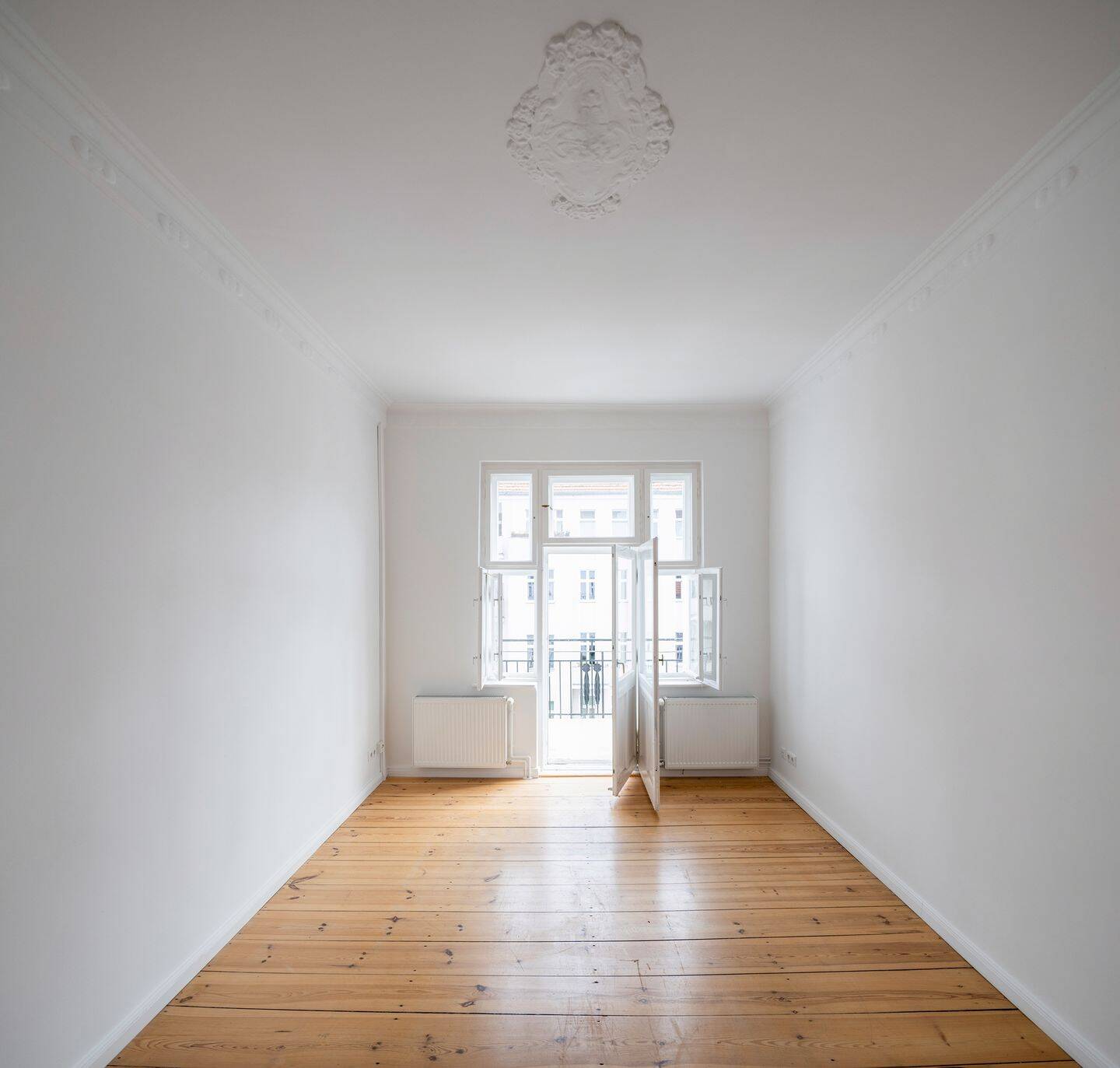 Wunderschöne bezugsfreie 2-Zi.-Altbauwohnung mit Traumbalkon und perfektem Grundriss im Wedding!, 13353 Berlin (Mitte Charlottenburg-Nord Gesundbrunnen Tiergarten Wedding)