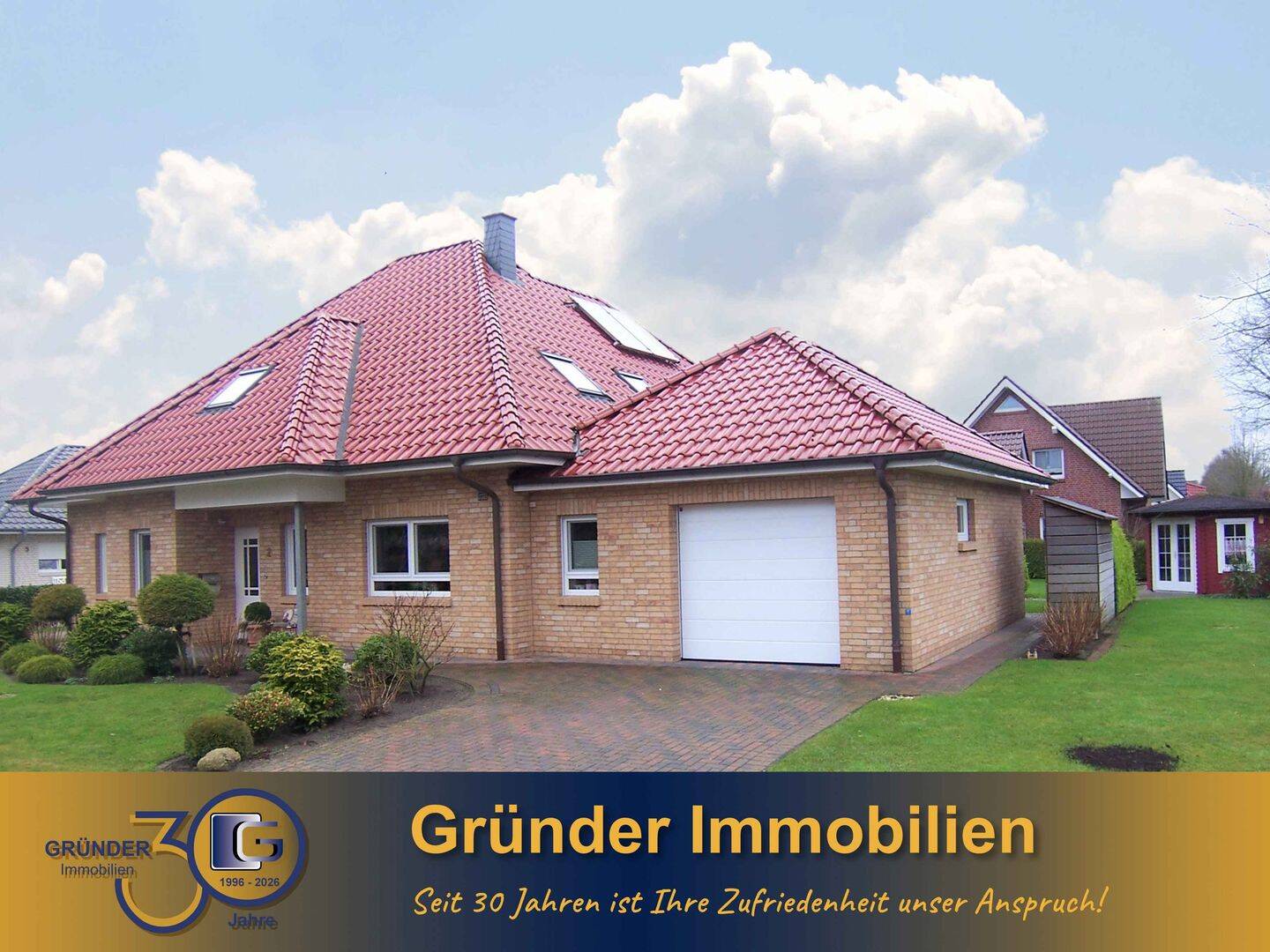 Ein Zuhause, das Großzügigkeit und Komfort verbindet – Winkelwalmdachbungalow in Dohren, 49770 Dohren