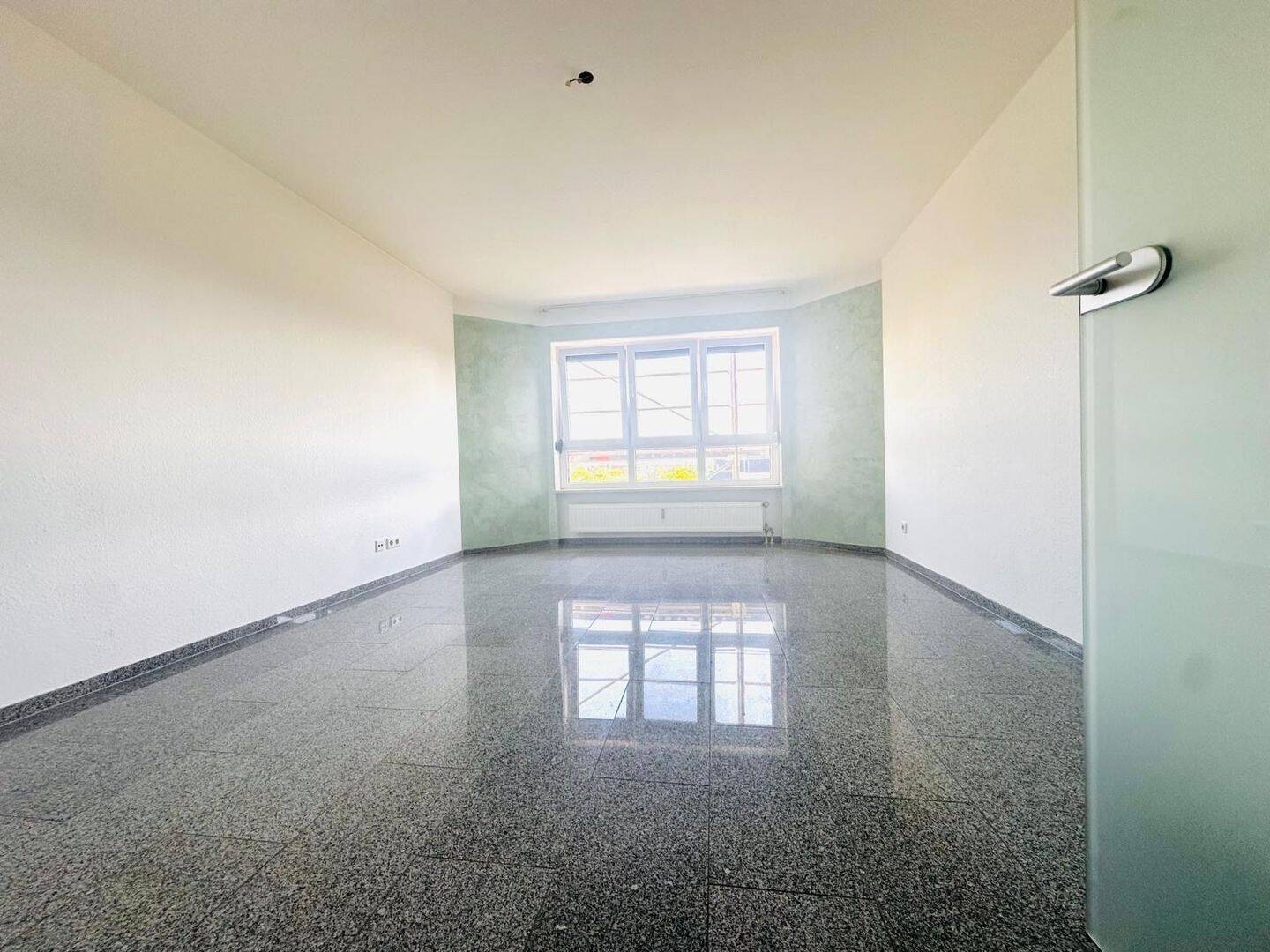 Charmante Wohnung in Nürnberg-Wetzendorf – zentrale Lage, Aufzug, Stellplatz & Keller, 90425 Nürnberg