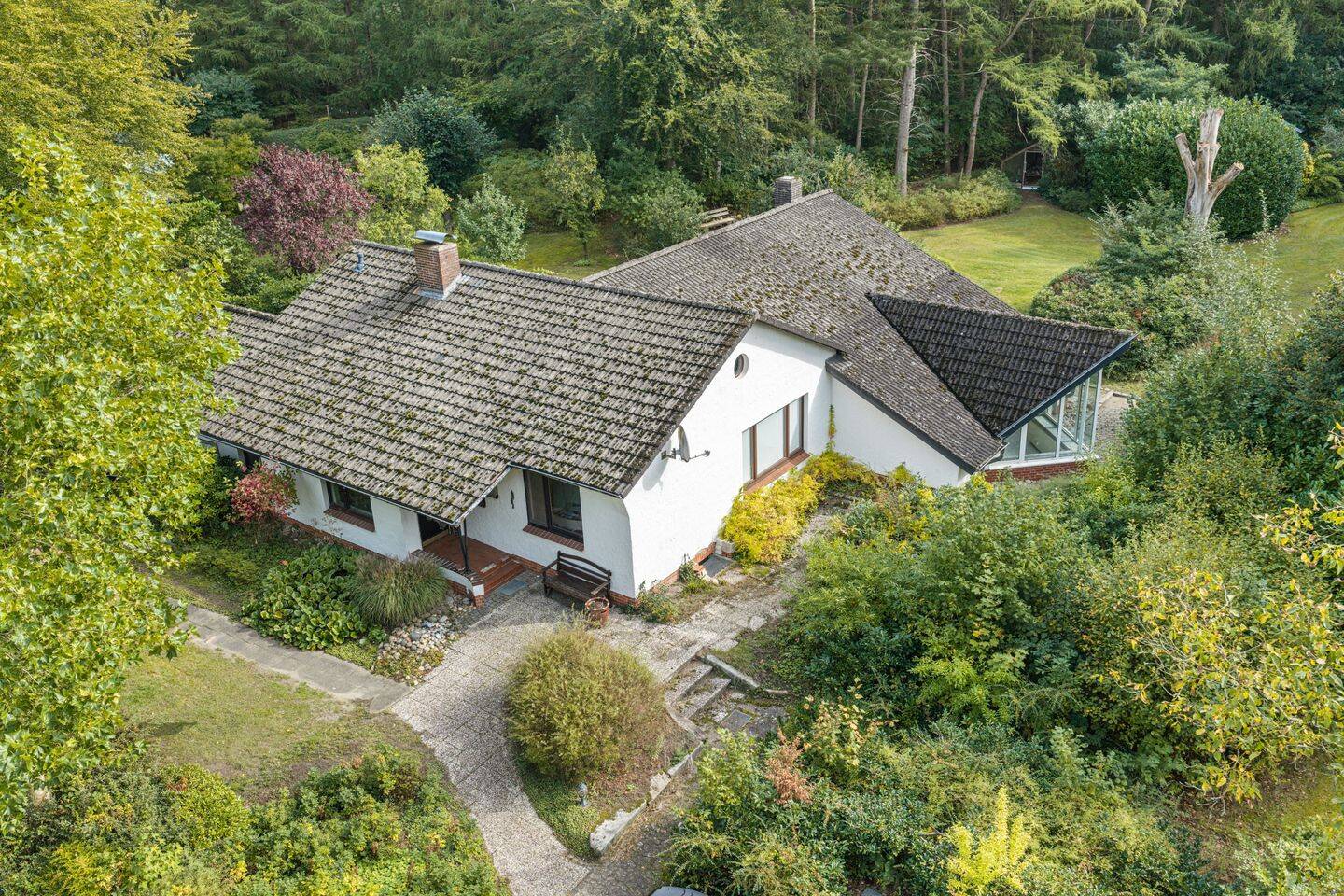 Architekten-Bungalow in Seedorf-Godenstedt: Naturidylle mit 7 Zimmern & eigenem Lärchenwald, 27404 Seedorf