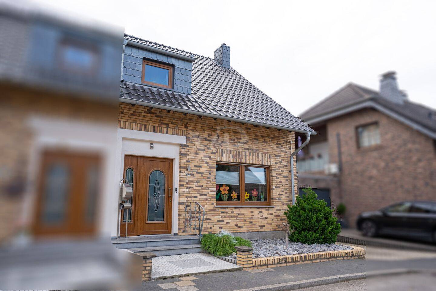 Saniertes Einfamilienhaus mit modern angelegtem Garten und Garage, 52428 Jülich