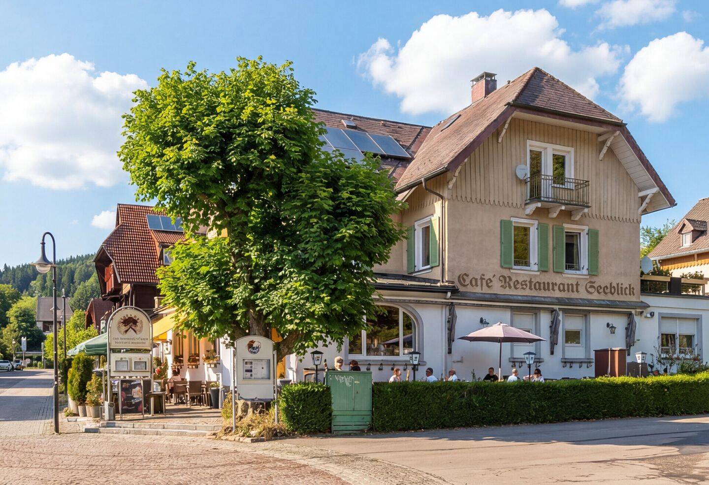 Wohnen und Arbeiten direkt am Titisee – historisches Haus mit Café & Restaurant Seeblick, 79822 Titisee-Neustadt
