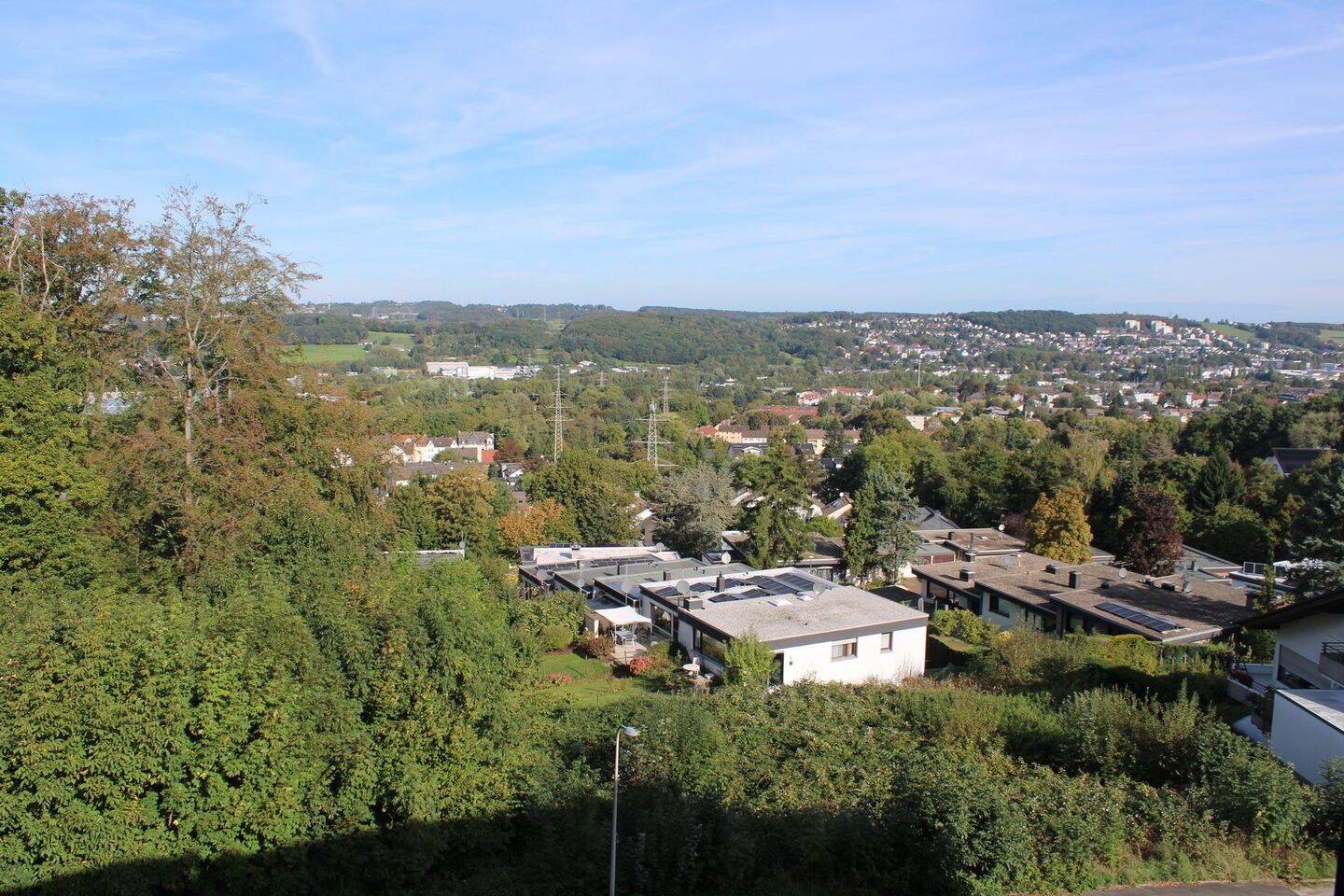 Fernsicht inclusive! Komfortable 3 Zimmer-Wohnung mit Balkon, NEUEM BAD und Kfz-Stp in Top-Lage von Schwelm, 58332 Schwelm