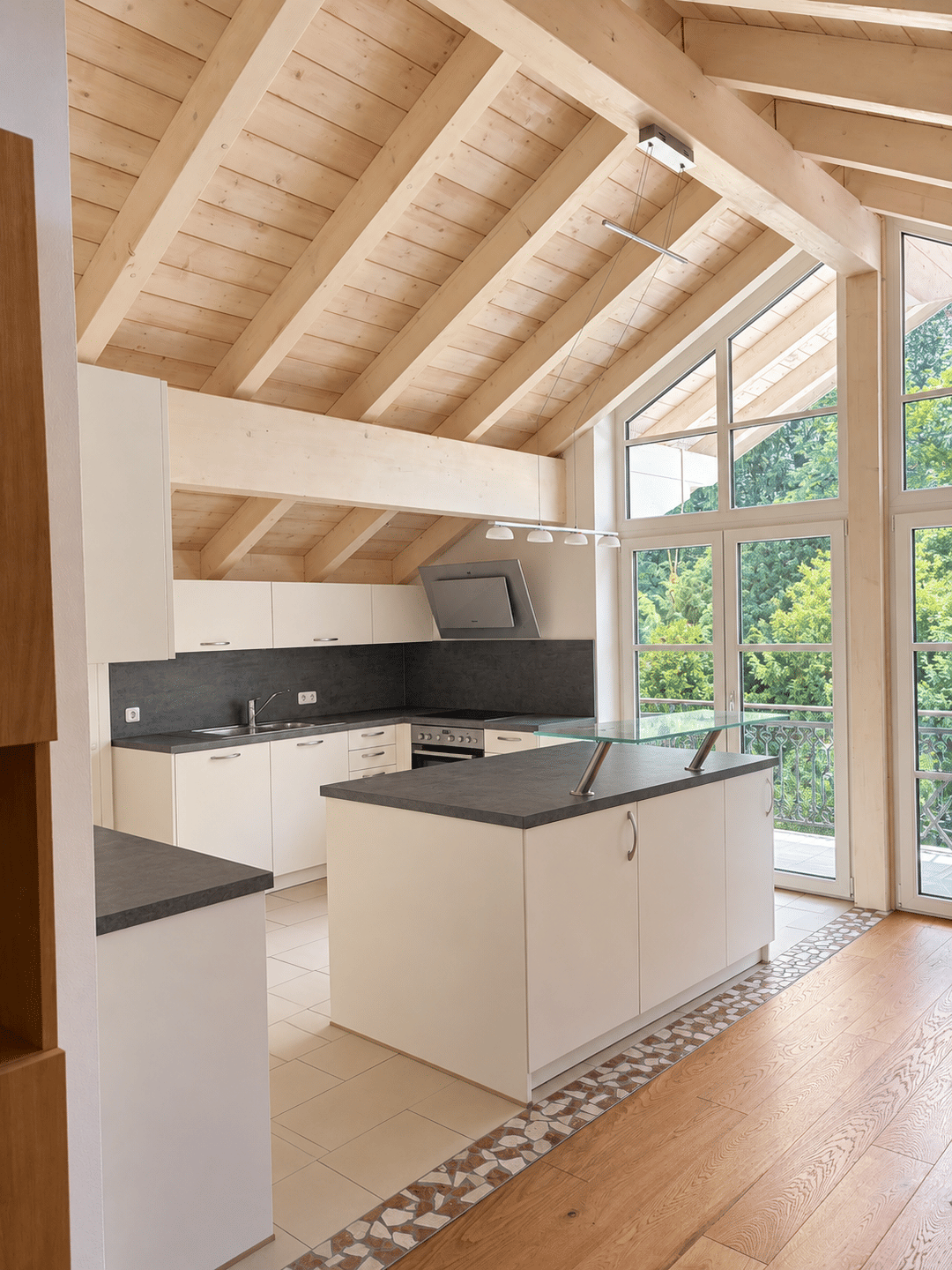 lichtdurchflutete 3 Zi, 3 Balkone, 83313 Siegsdorf