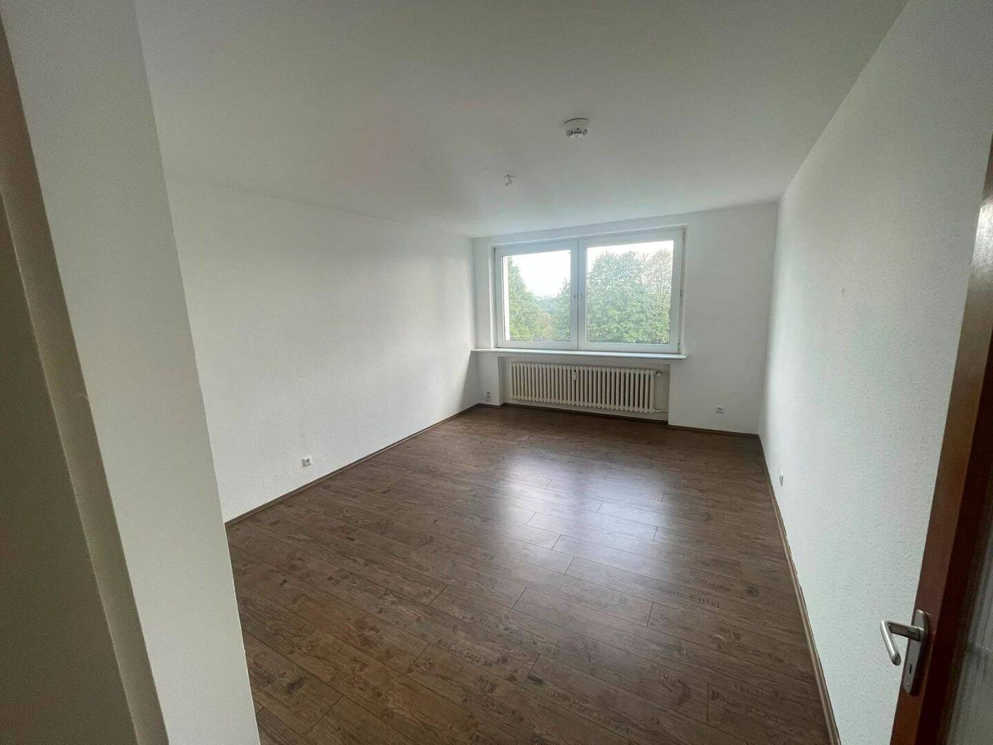 Renovierte 36qm 1 Zimmerwohnung, KDB in Zentraler Lage / Uninähe, 42349 Wuppertal (Cronenberg)