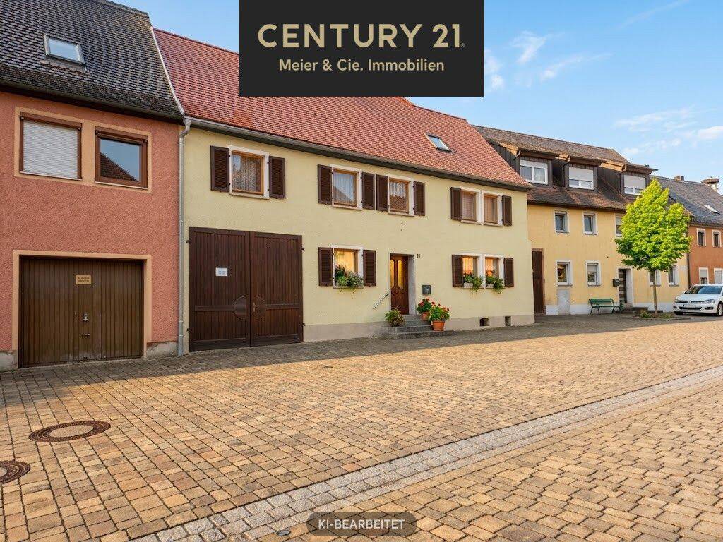 Potenzial ! Großzügiges Mehrfamilienhaus mit saniertem DG, Pelletheizung & Dach neu!, 91737 Ornbau