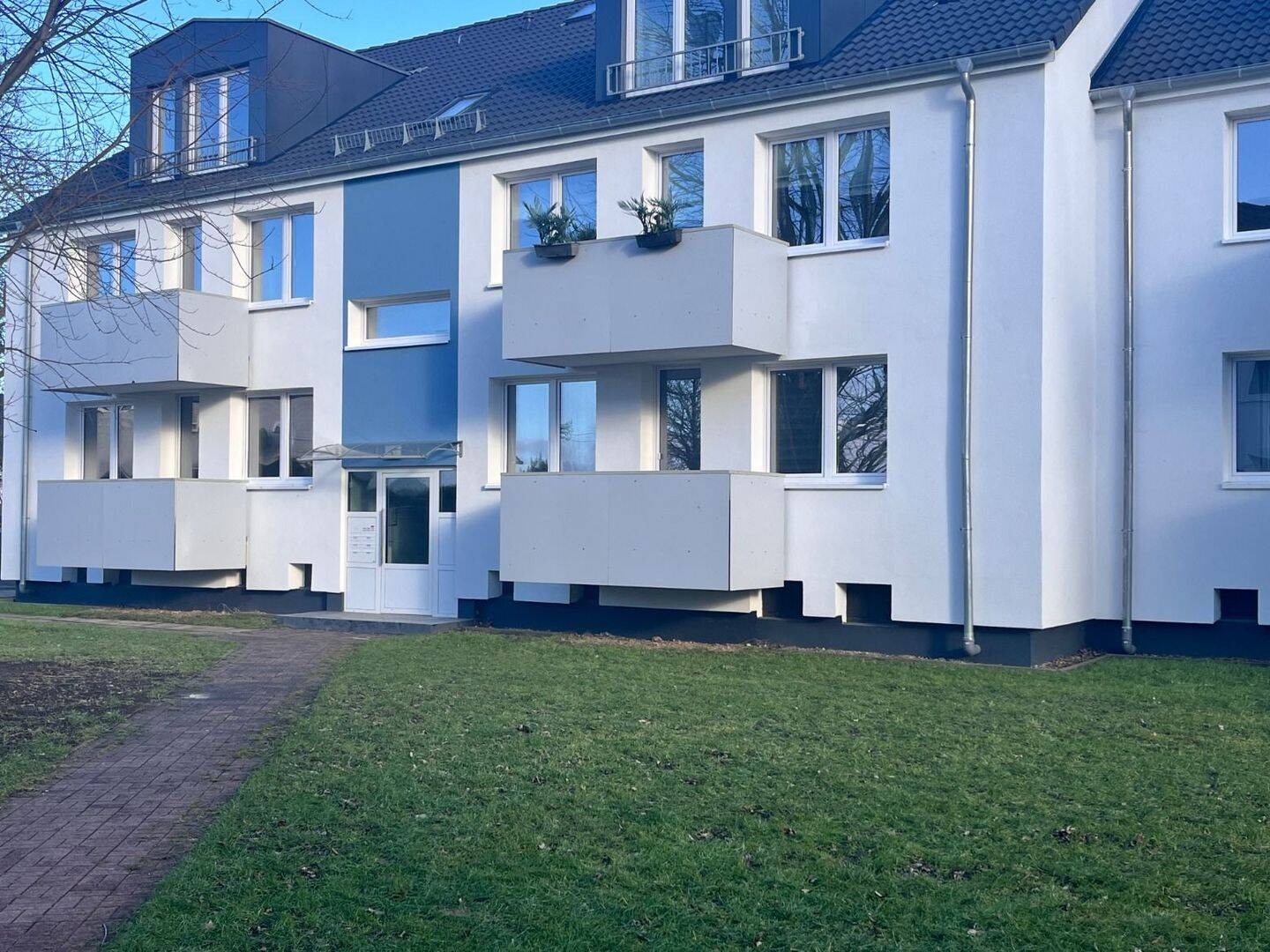 Hochwertige 4-Zimmer-Wohnung mit Balkon und 84,33 m² in Enger, 32130 Enger