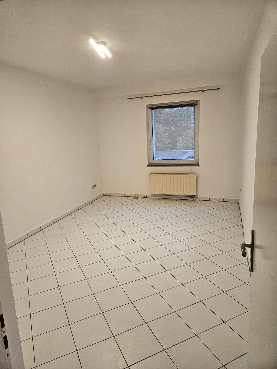 Von privat: 2-Zimmer-Wohnung (64 m²) in Nürnberg-Herrnhütte ohne Makler an Berufstätige / Selbstzahler zu vermieten, 90411 Nürnberg