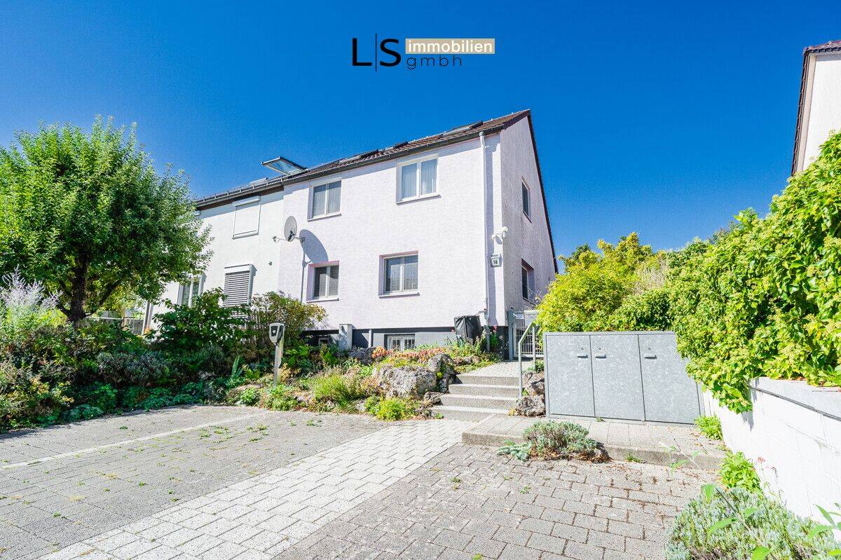 *Charmantes Zuhause* DHH mit Garten und viel Potenzial in gefragter Wohnlage von Degerloch-Hoffeld!, 70597 Stuttgart (Degerloch Hoffeld Kaltental Möhringen Sonnenberg)