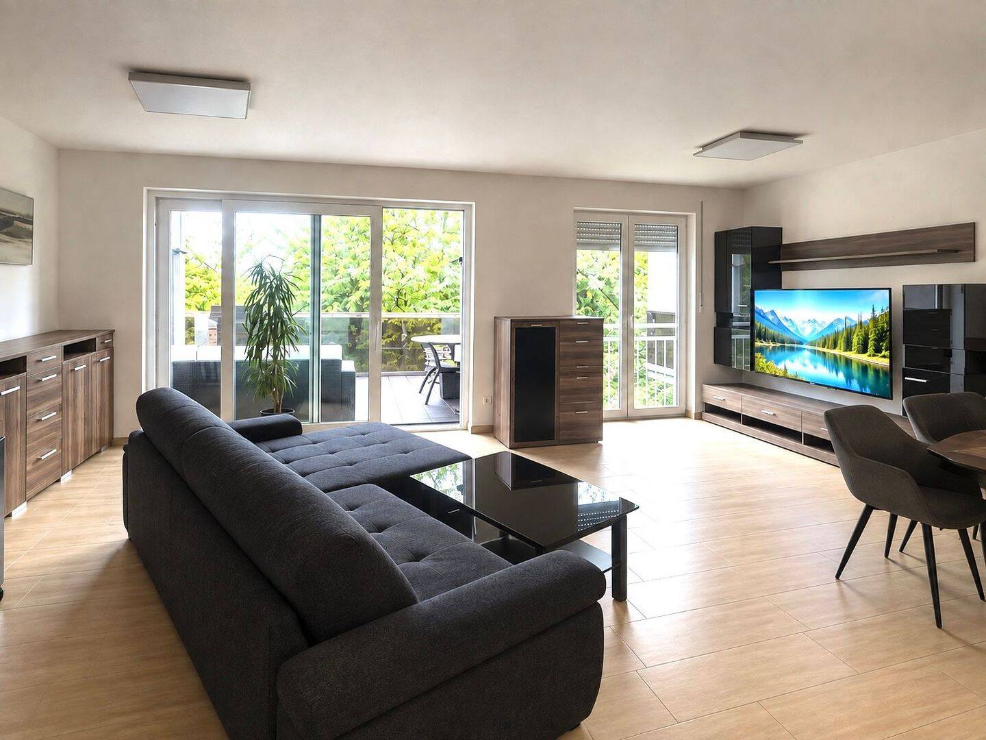 Provisionsfrei von Privat,Vollmöbilierte, helle, moderne Wohnung mit großem Balkon & 2 Stellplätzen, 85386 Eching