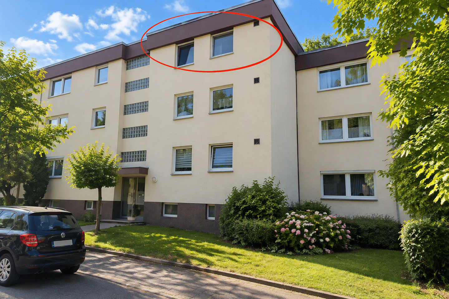 Frisch renovierte 2-Zimmer-Wohnung mit Balkon und Tiefgaragenstellplatz in Paderborn, 33100 Paderborn