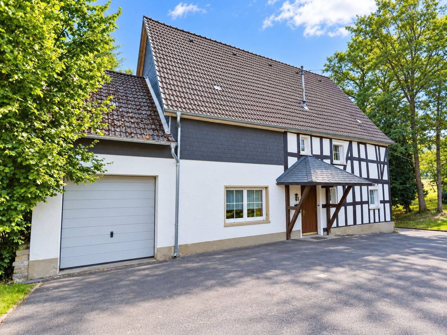 Leben im Grünen: Historisches Anwesen, Quelle, Sauna & großem Selbstversorger-Potenzial auf 2300 m2, 51580 Reichshof