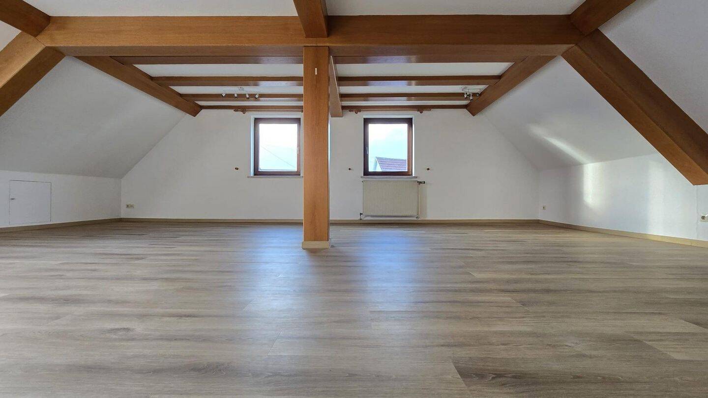 77 m² Dachgeschosswohnung in Merklingen – ab sofort verfügbar, 71263 Weil der Stadt