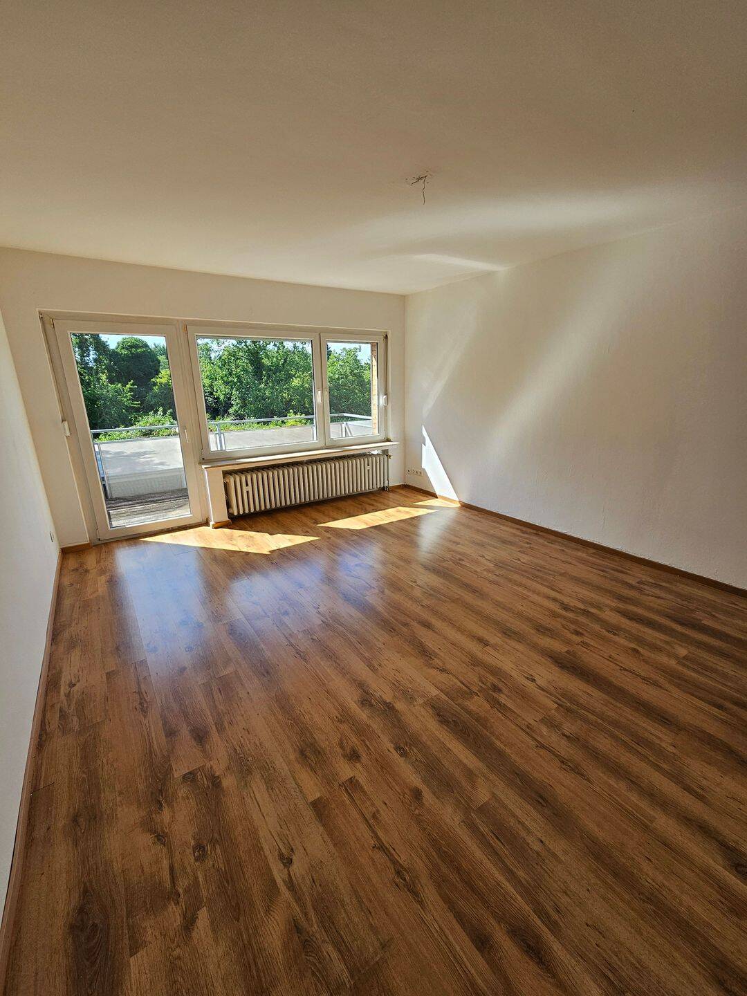 Helle 3-Zimmer-Wohnung mit Balkon und Einbauküche in Mönchengladbach-Neuwerk, 41066 Mönchengladbach (Bettrath Neuwerk Uedding)