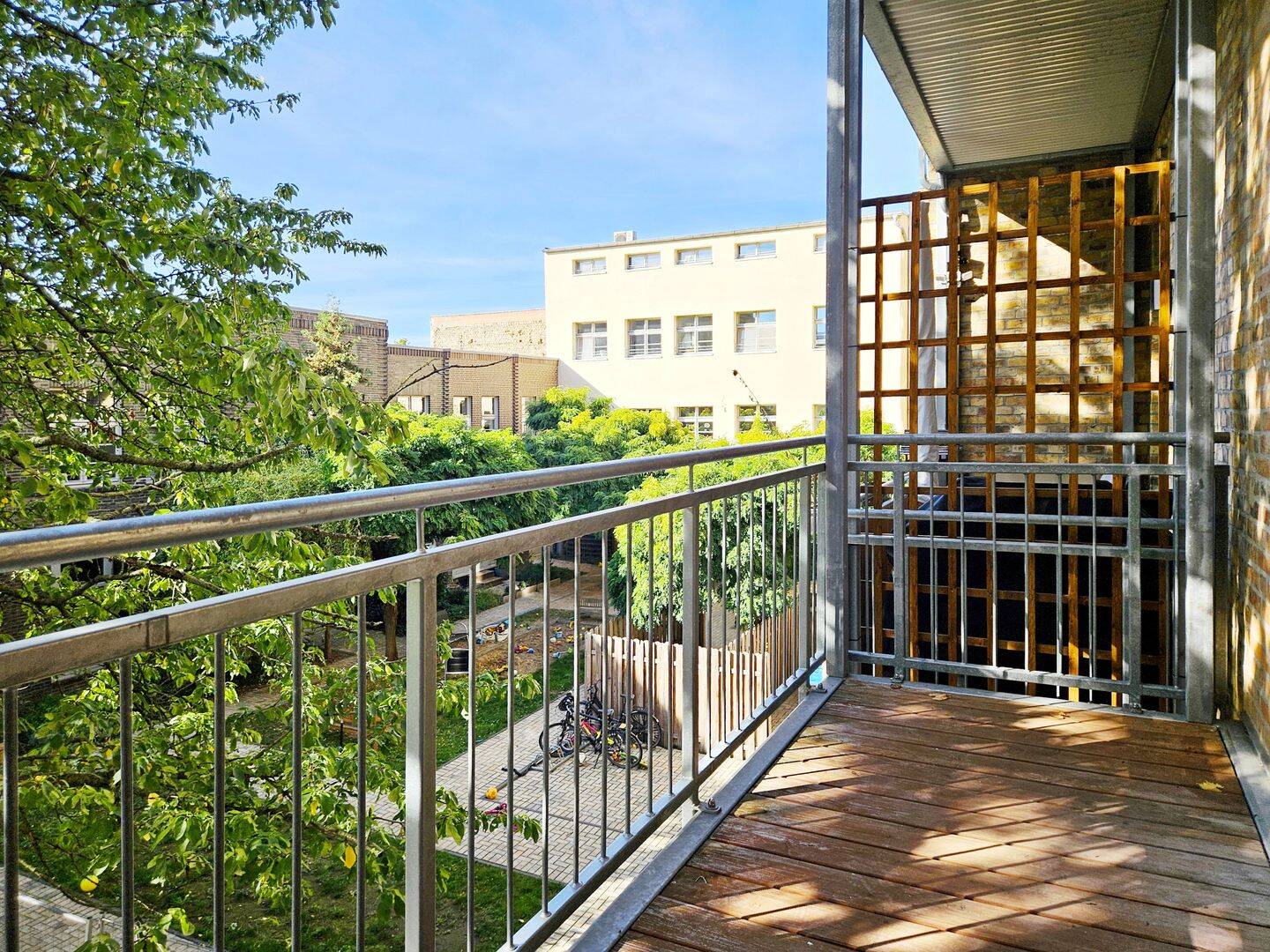 Mit Video: Kernsanierte Balkonwohnung mit Tageslichtbad und offener Küche (WE 2), 6108 Halle (Saale) (Altstadt Giebichenstein Innenstadt Paulusviertel Saaleaue)