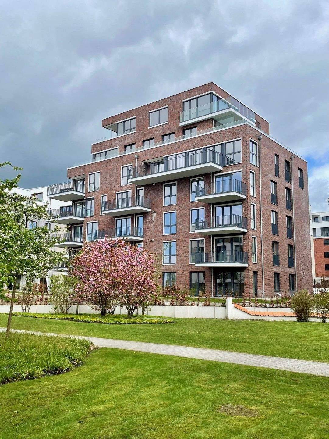 Seltene Gelegenheit: Zuhause mit Elbblick, großem Balkon, Aufzug, TG-Stellplatz mit Ladestation, 22880 Wedel