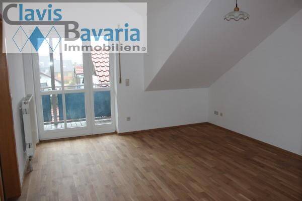sehr schöne ruhige 2,5-Zimmer DG-Wg mit Carport, überd. Balkon, EBK – ab 01.09.26 frei, 94474 Vilshofen an der Donau
