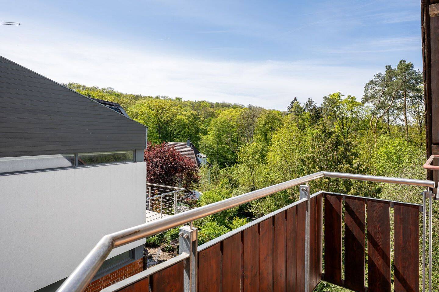 Schöne Drei-Zimmer-Wohnung mit Balkon und Blick ins Grüne, 70597 Stuttgart (Degerloch Hoffeld Kaltental Möhringen Sonnenberg)