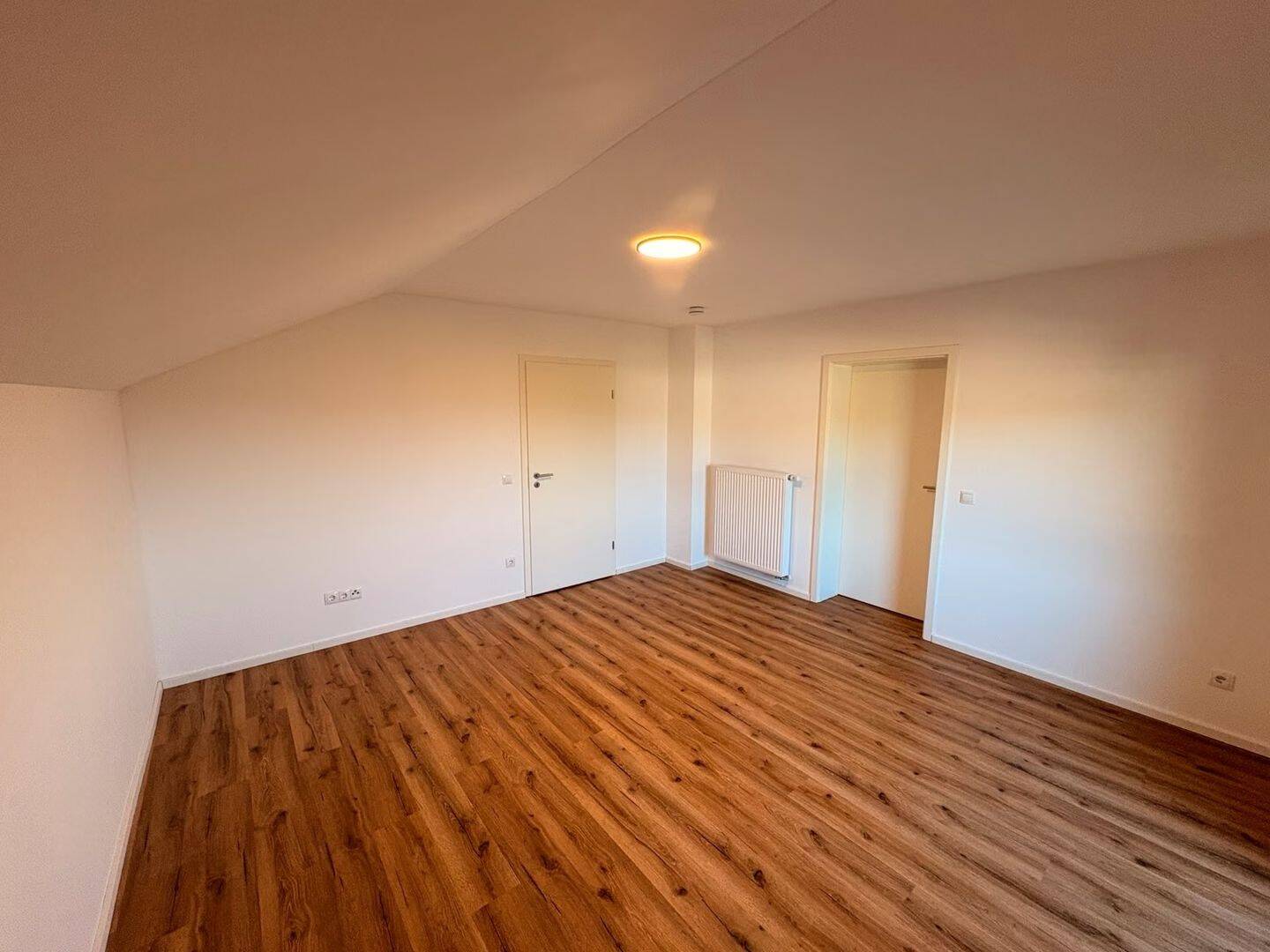 Sofort verfügbar: Große 4-Zimmer-Wohnung, 2 Balkone, 133 m², 94065 Waldkirchen