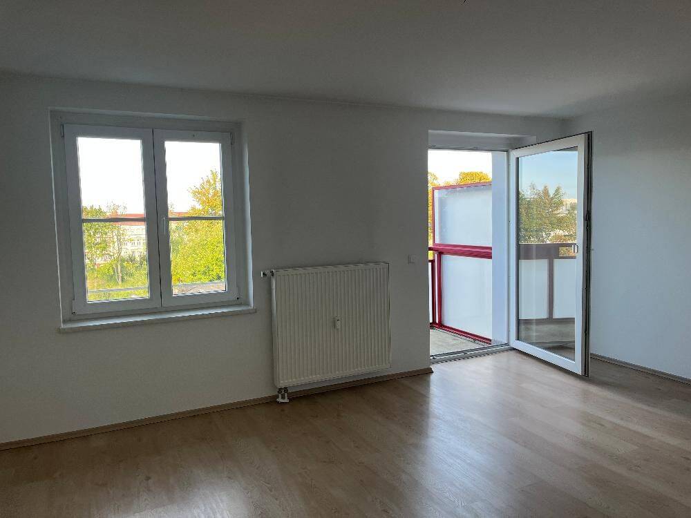 helle 3 Raum Wohnung in ruhiger Lage 2. OG links mit Balkon ab 01.12.2026, 9599 Freiberg