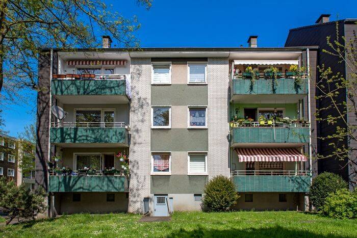 Wir renovieren für Sie – 3,5-Zimmer-Balkon-Wohnung mit neuem Wannenbad und neuem Laminat, 47167 Duisburg (Marxloh Neumühl Obermarxloh Röttgersbach)