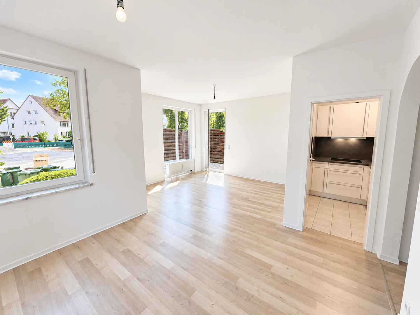 Schöne, modernisierte 2-Zimmerwohnung zum Wohlfühlen * Terrasse, EBK, TG-Stpl. *, 70327 Stuttgart