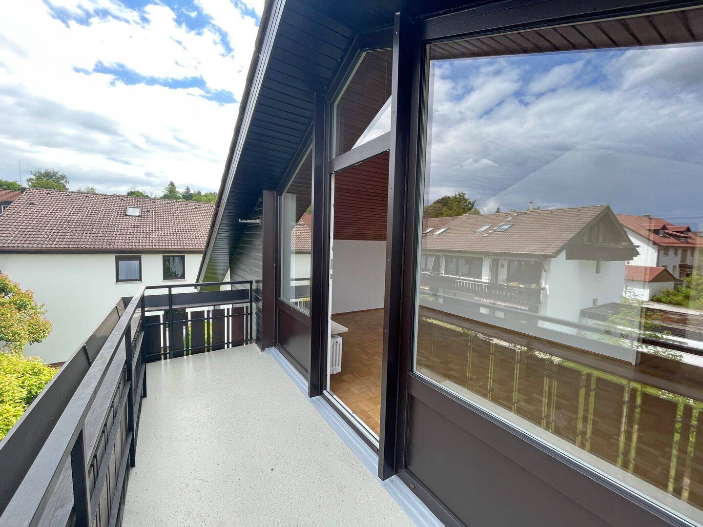 Seefeld: Helles Dachgeschossappartement mit schönem Ostbalkon, 82229 Seefeld
