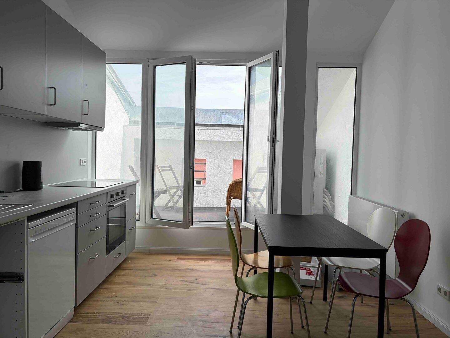 Erstbezug nach DG-Ausbau: möbliertes Zimmer in 3er WG-Neugründung in Schöneberg, 10781 Berlin (Tempelhof-Schöneberg Schöneberg)