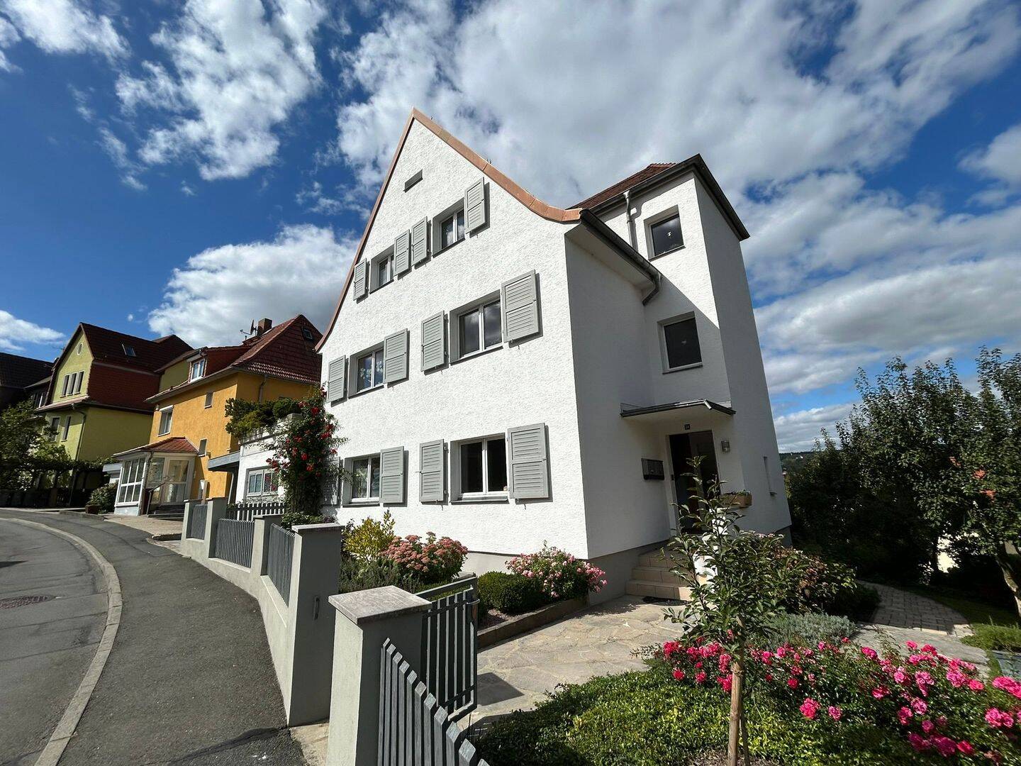 Seltenheit: Trauhafte 3 – Zimmer Wohnung im Kernbergviertel mit schönem Garten. Erstbezug nach Sanierung !, 7749 Jena
