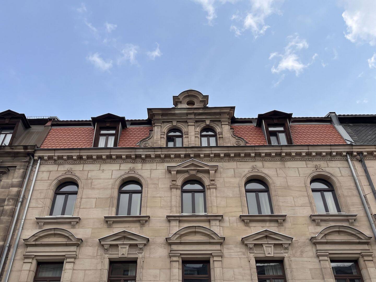 Luxuriöses Wohnen auf 120 m²: Vollmöblierter Altbau-Traum mit offener Raumgestaltung, 90763 Fürth (Südstadt Weikershof)