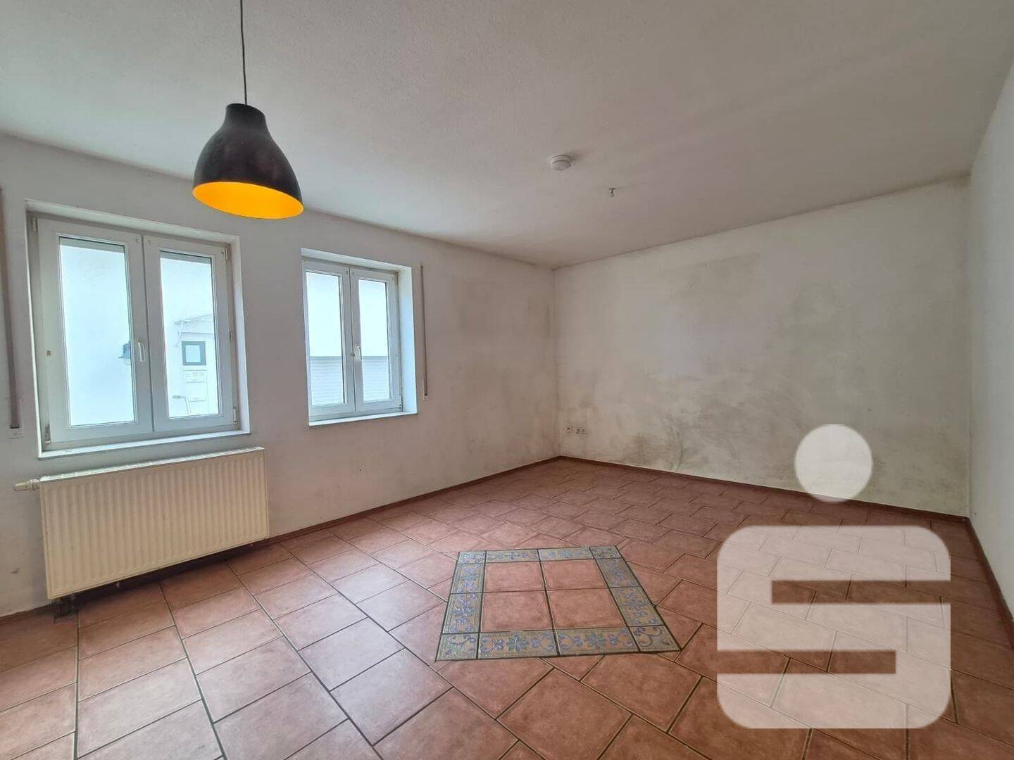 Sanierungsbedürftige Wohnung in zentraler Lage Hanau, inkl. Duplex-Parker und Keller, 63457 Hanau (Großauheim Wolfgang)