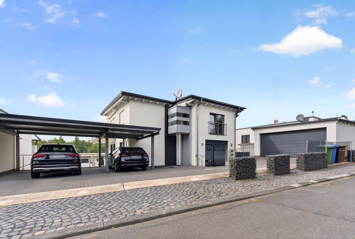Exklusives Wohnen: Barrierearme Erdgeschosswohnung mit großem Sonnenbalkon & Carport in Neuwied, 56564 Neuwied